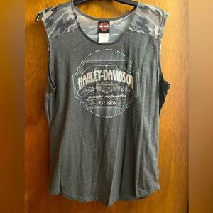 Woman’s Harley Davidson tank top. Size large.